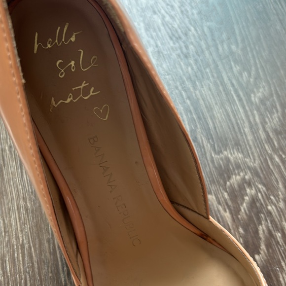 Banana Republic size 6.5 patent leather blush d’Orsay 3.5” heel pumps. - Picture 2 of 5
